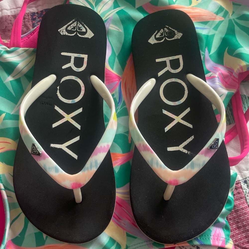 Roxy Black Flip Flops with Multicolor Straps